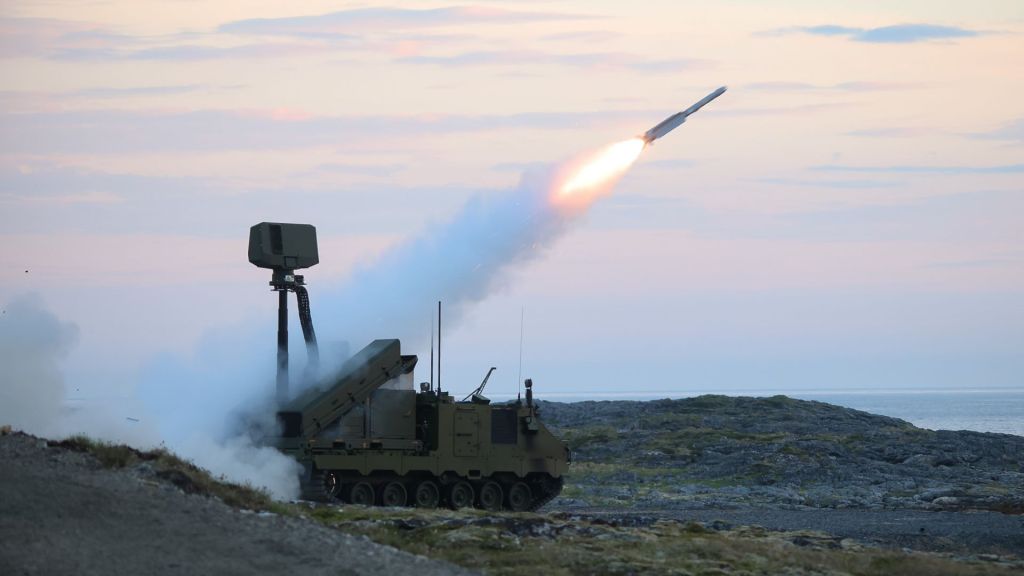 NOMAD er et høymobilt luftvernsystem med kort rekkevidde. Systemet består av radar, operasjonsrom og launcher system med missiler - alt på et nytt flerbruks beltegående kjøretøy ACSV – Armored Combat Support Vehicle. Foro: Forsvaret