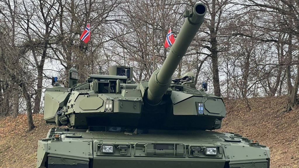 Norges nye stridsvogner Leopard 2 A8 NOR er sikret ammunisjon når de blir faset inn i Hæren i 2027. Foto: Forsvarsmateriell