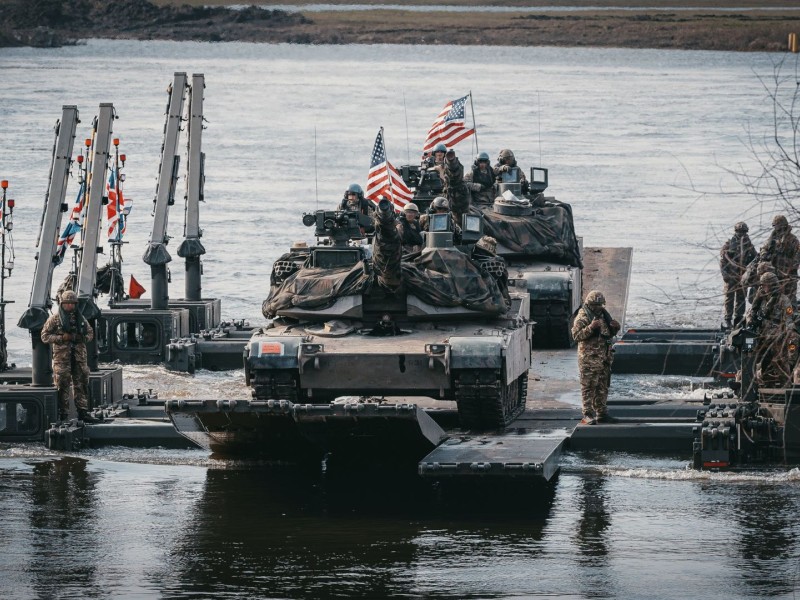 De hjulgående-amfibiske M3-kjøretøyene kan kjøre rett ut i vann, kobles sammen til flytende bro og ferge og frakte alle NATO-kjøretøy. Foto :GDELS
