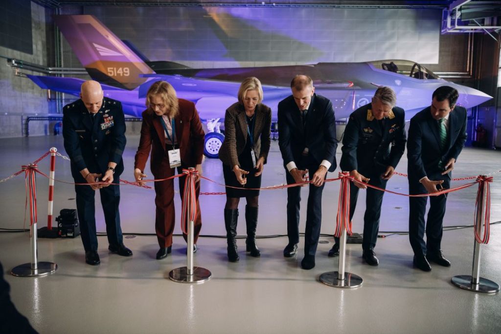Offisiell åpning av den nye vedlikeholdsfasiliteten for F-35 kampfly, National Air Vehicle Depot (NAVD) på Rygge flystasjon. Foto: KONGSBERG
