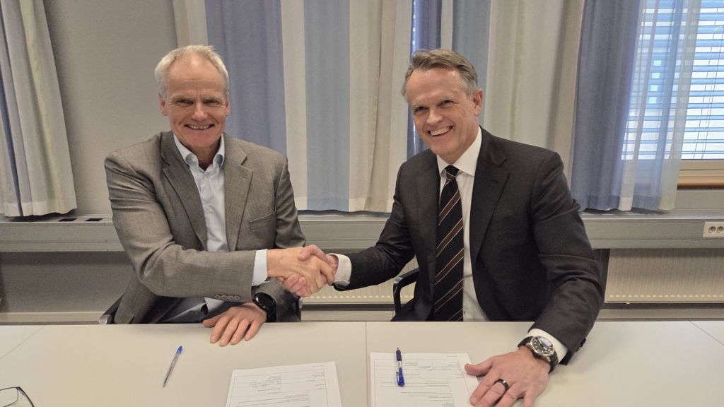 Eiliv Ofigsbø, direktør for IKT-kapasiteter i Forsvarsmateriell og Bjørn Windfeldt, CEO i Northcom. Foto: Forsvarsmateriell