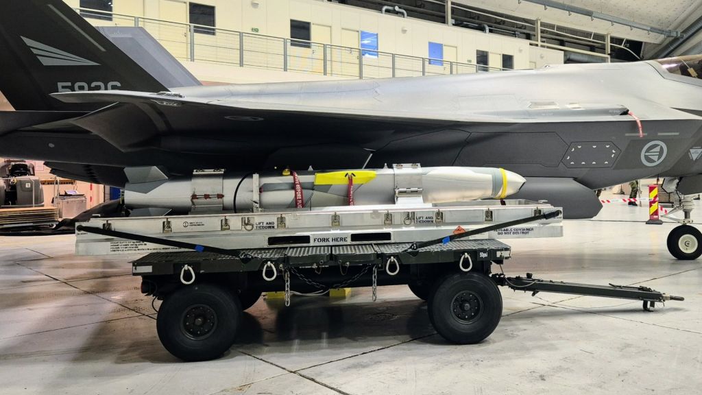 Forsvarsmateriell har startet leveransene av JSM til Forsvaret, noe som ble markert på Ørland flystasjon mandag 28. april 2025. Foto: Forsvarsmateriell