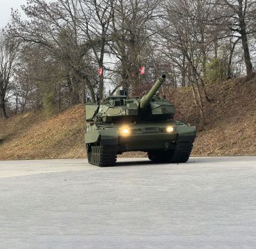 Norges nye stridsvogn er rullet ut fra leverandøren_card_2_1200x1200