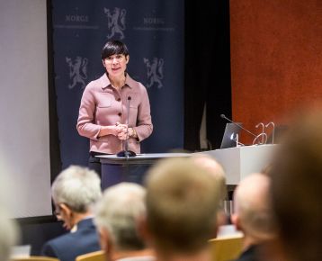 Daværende forsvarsminister Ine Eriksen Søreide under åpningen av den nye etaten Forsvarsmateriell. (Foto: Forsvaret)