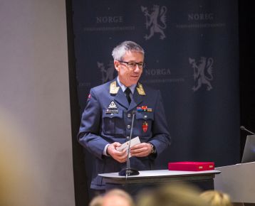 Generalløytnant Erik Gustavson representerer forsvarssjef admiral Haakon Bruun-Hanssen under åpningen av den nye etaten Forsvarsmateriell. (Foto: Forsvaret)